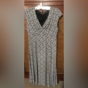 Below the knee dress very pretty on.